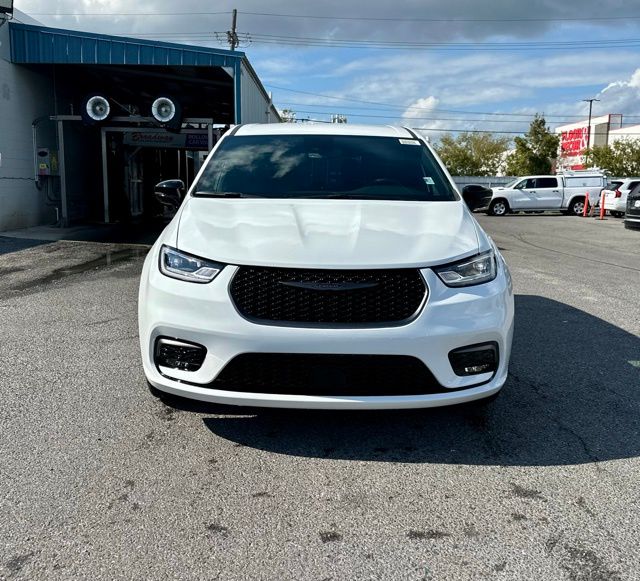 2026 Chrysler Pacifica photo 2