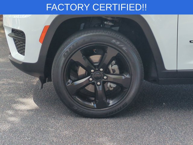 Used 2022 White Jeep Altitude image 10