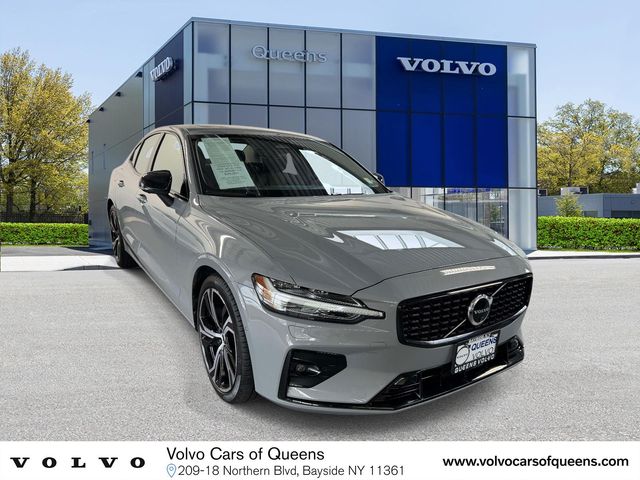 2024 Volvo S60 B5 Plus Dark Theme FWD