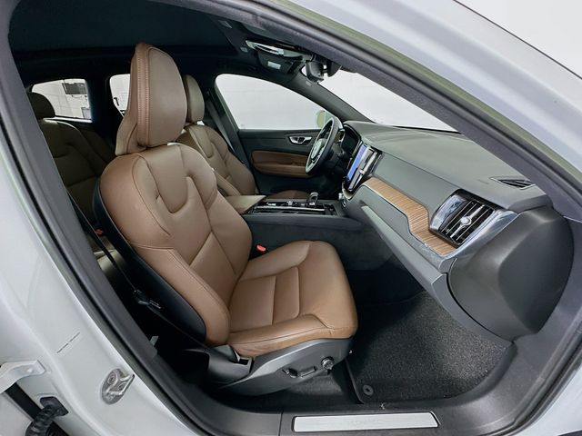 Thumbnail: 2023 Volvo XC60 - 29