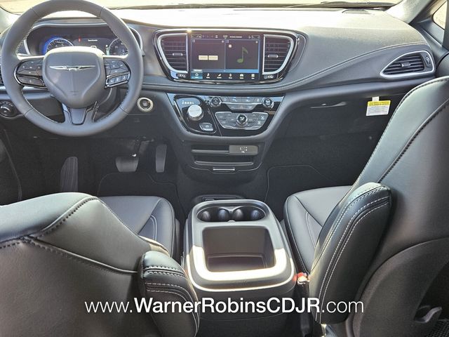 New 2026 Silver Chrysler Select image 8