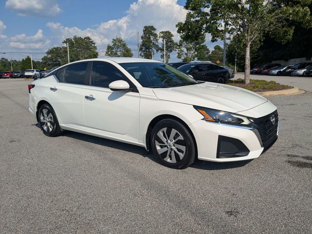 Used 2023 Nissan Altima Sedan