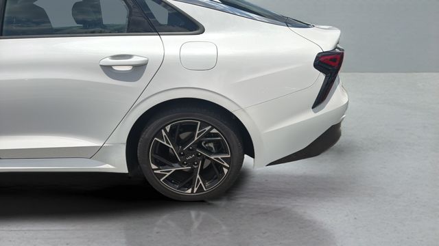 Used 2025 White Kia GT-Line image 39