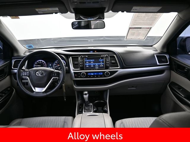 2016 Toyota Highlander LE Plus V6 16