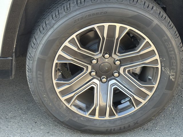 Used 2024 White Jeep Base image 8