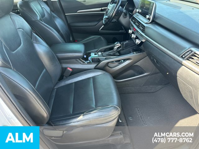 Used 2020 White Kia S image 15