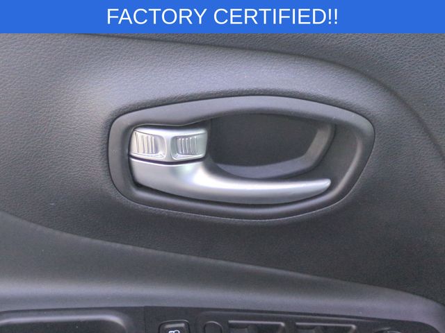 Used 2017 Blue Jeep Trailhawk image 13