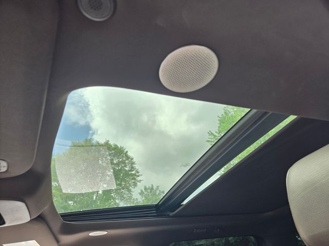 Used 2022 Red Ford King Ranch image 18