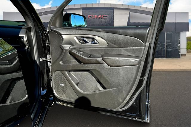 2022 Chevrolet Traverse Premier photo