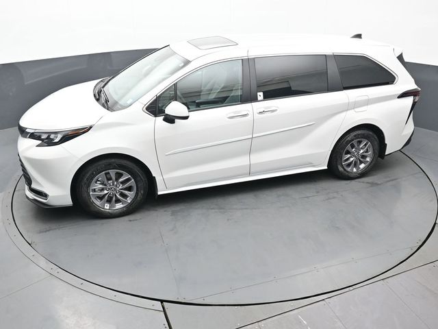 2024 Toyota Sienna XLE 40