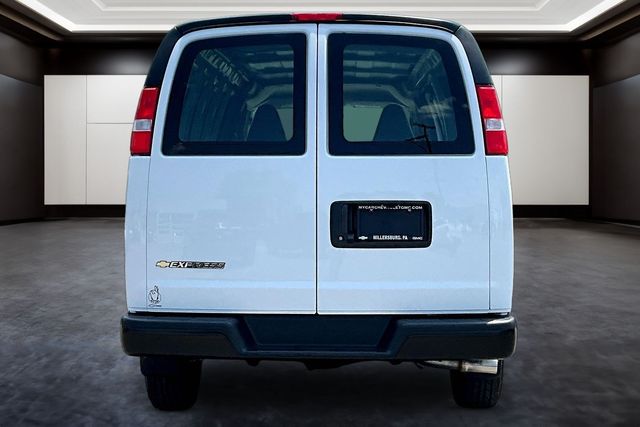 View vehicle photo 4