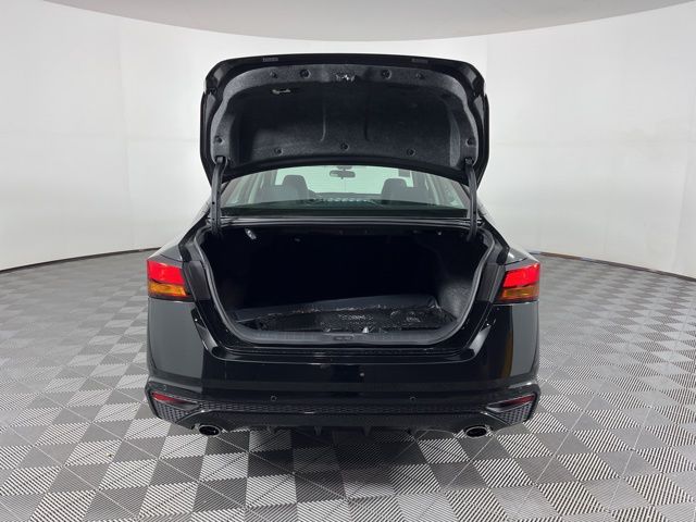 2025 Super Black Clearcoat Nissan Altima 2.5 SR FWD Sedan