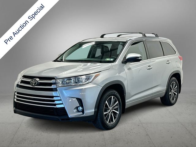 2017 Toyota Highlander SE Silver at Rochrich Mazda