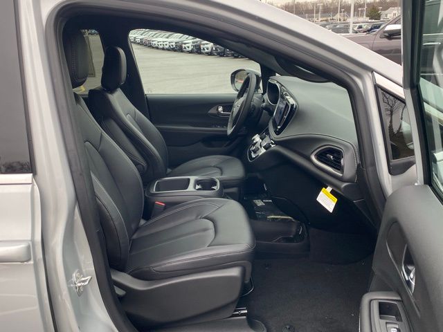 new 2026 Chrysler Pacifica car, priced at $41,389