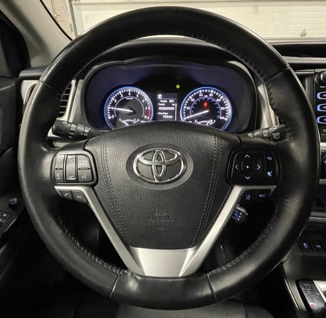 2018 Toyota Highlander Limited photo