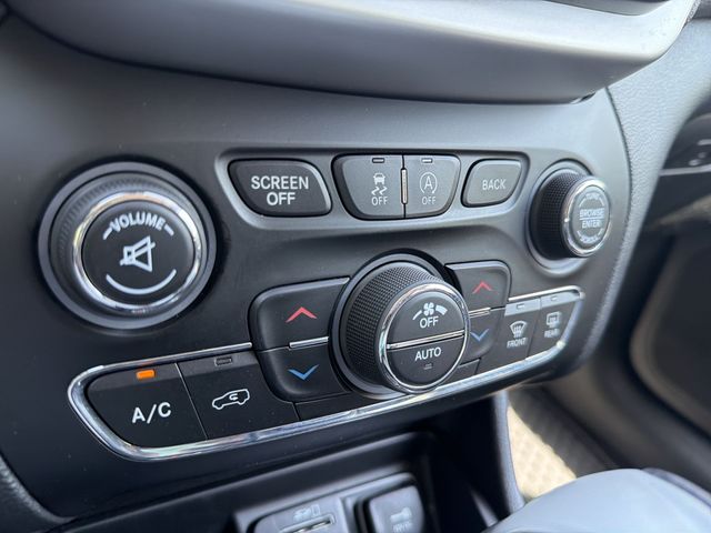 Used 2017 Black Jeep Trailhawk image 19