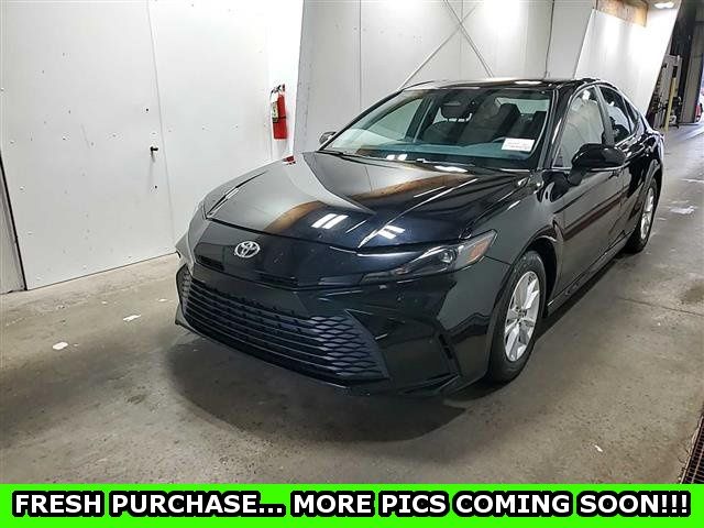 2025 Toyota Camry LE FWD