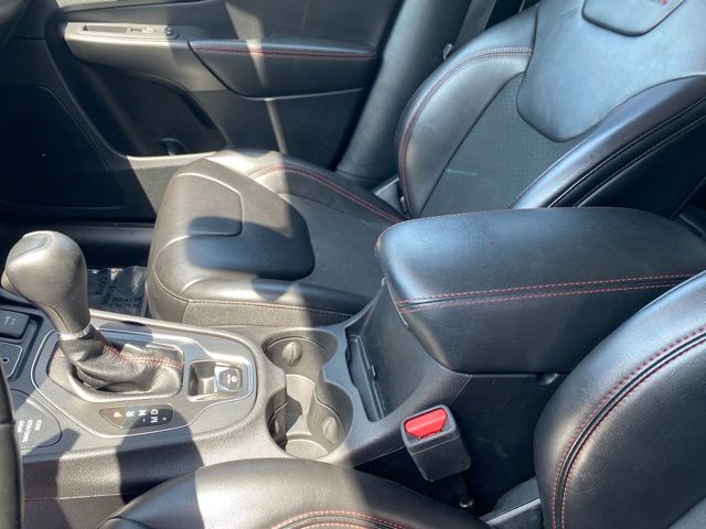 2020 Jeep Cherokee Trailhawk - Crystal Metallic exterior view 19