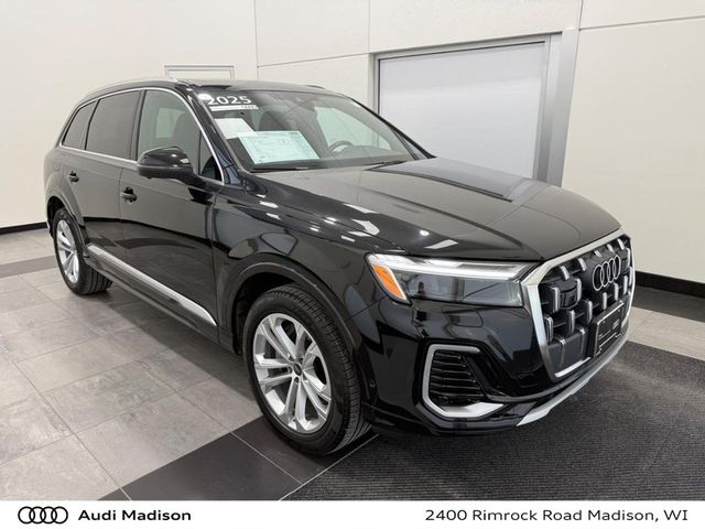 2025 Audi Q7 quattro Premium 45 TFSI