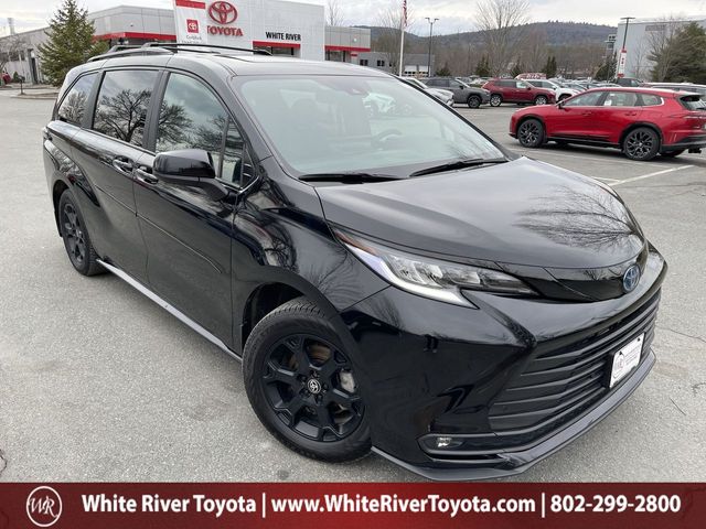 2025 Toyota Sienna Woodland Edition 7-Passenger AWD