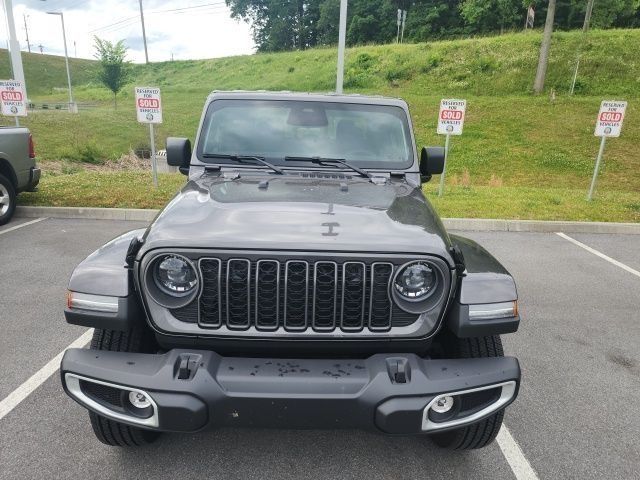2026 Jeep Gladiator Sahara Crew Cab 4WD
