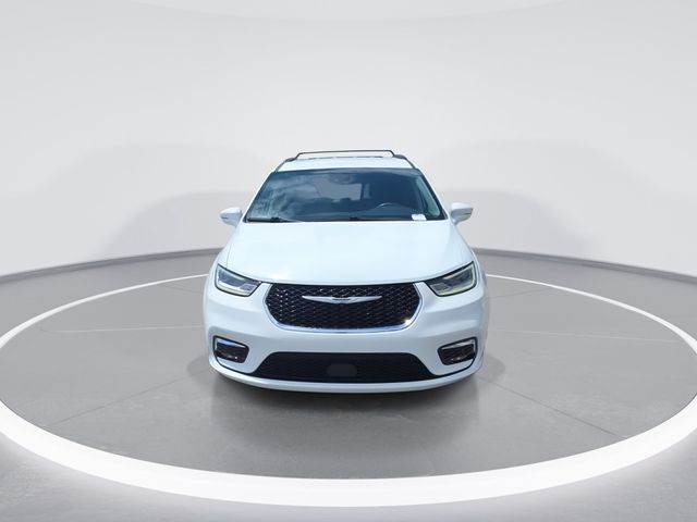 Used 2022 Bright White Clearcoat Chrysler Touring L image 3