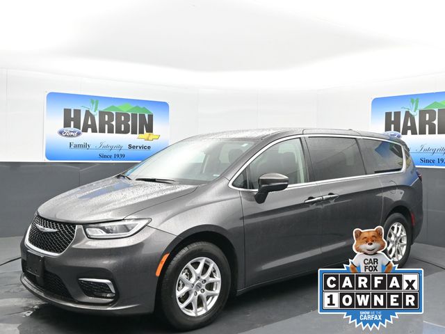 2023 Chrysler Pacifica Touring L photo