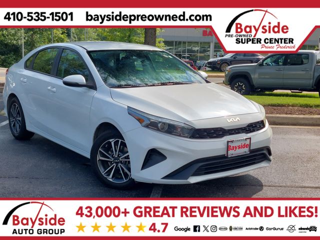 Snow White Pearl 2023 Kia Forte Sedan Front-Wheel Drive Continuously Variable Transmission