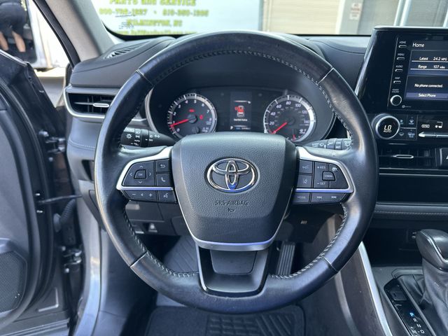 Used 2022 Gray Toyota LE image 15