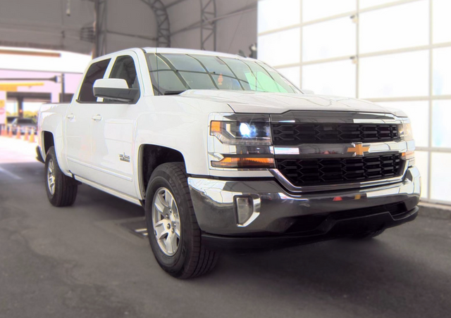 Summit White 2018 Chevrolet Silverado 1500 Pickup Truck 4X2 6-Speed Automatic Overdrive