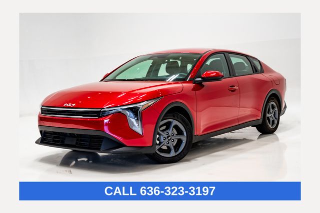 Currant Red 2026 Kia K4 Sedan Front-Wheel Drive Continuously Variable Transmission