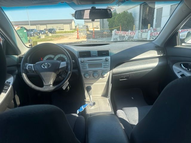 Used 2009 Classic Silver Metallic Toyota SE image 9