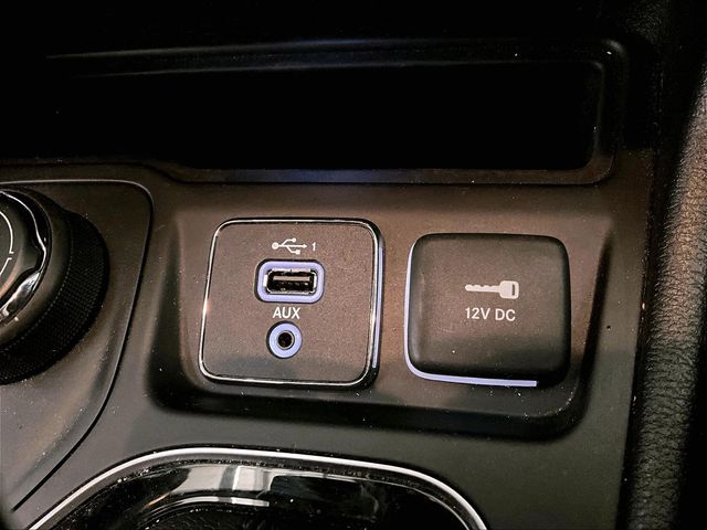 2019 Jeep Cherokee Limited White at Subaru and VW of Moon Township
