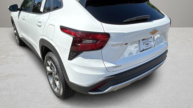 Used 2025 White Chevrolet LT image 39