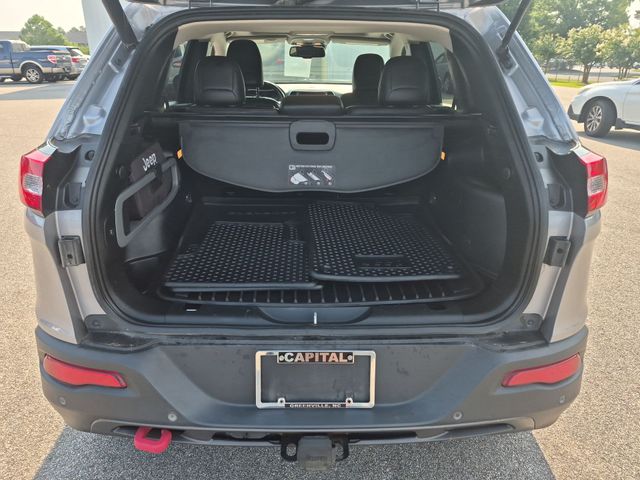 Used 2018 Silver Jeep Trailhawk image 29