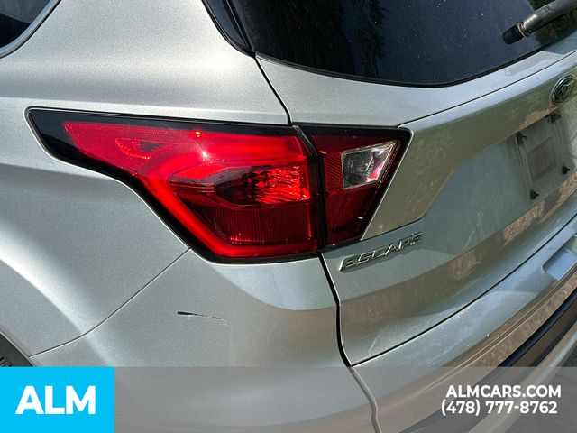 Used 2019 Silver Ford SE image 9