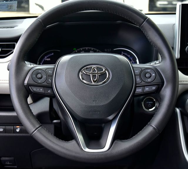 2023 Toyota RAV4 XLE Premium - Photo 17