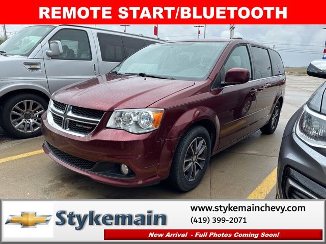 Octane Red Pearlcoat 2017 Dodge Grand Caravan SXT FWD Minivan Front-Wheel Drive 6-Speed Automatic