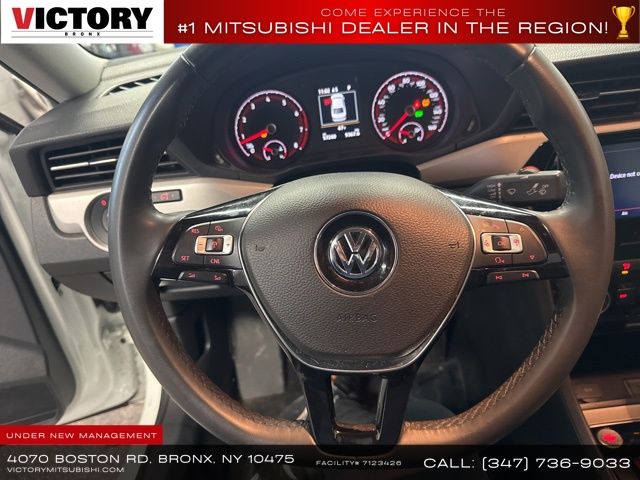 2022 Volkswagen Passat 2.0T SE photo