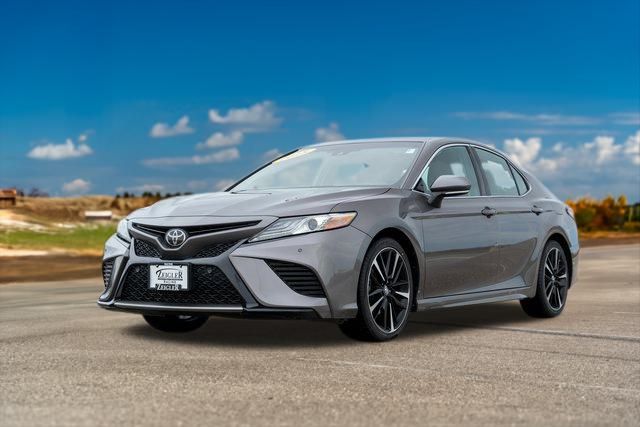 2018 Toyota Camry XSE 3