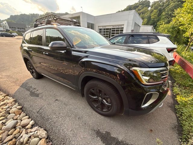 2024 Volkswagen Atlas 2.0T Peak Edition SE w/Technology Black at Sutliff Volkswagen