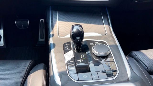 2022 BMW X7 xDrive40i 27