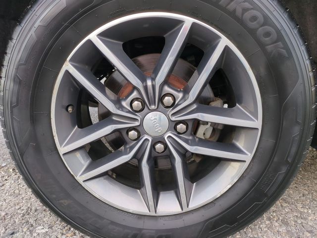 used 2017 Jeep Grand Cherokee car, priced at $15,600