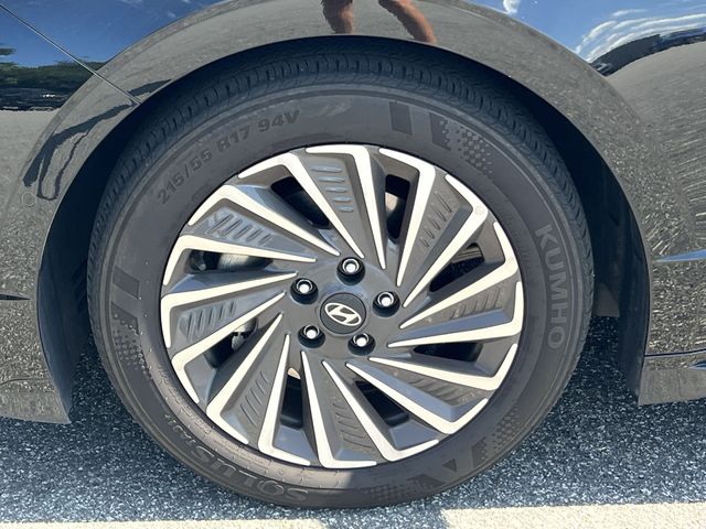 Used 2025 Black Hyundai Limited image 43