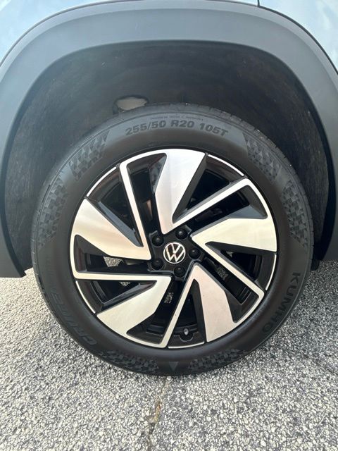 2025 Volkswagen Atlas 2.0T SE w/Technology:L168456A