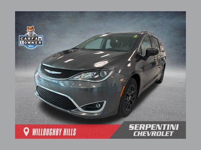 Gray (Granite Crystal Metallic Clearcoat) 2017 Chrysler Pacifica Touring L FWD Minivan Front-Wheel Drive 9-Speed Automatic