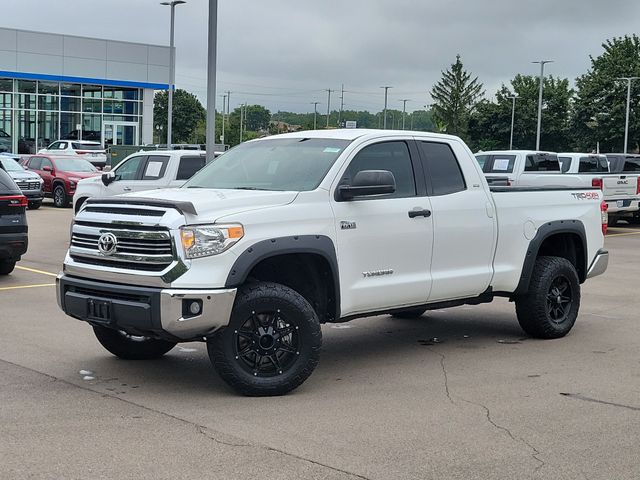 White 2017 Toyota Tundra Pickup Truck Four-Wheel Drive 6-Speed Automatic Overdrive