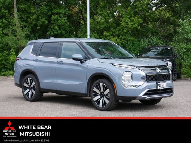 Moonstone Gray Metallic 2026 Mitsubishi Outlander SUV / Crossover Front-Wheel Drive Continuously Variable Transmission