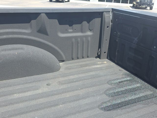 Used 2018 White Ford XL image 10