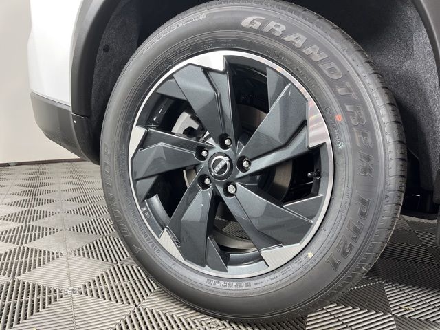 2025 Everest White Pearl Nissan Rogue SV FWD SUV